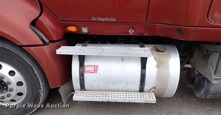 image for item IS9397 2012 International ProStar  semi truck