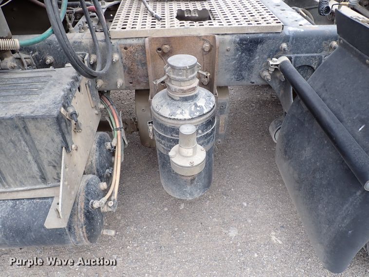 image for item IS9397 2012 International ProStar  semi truck