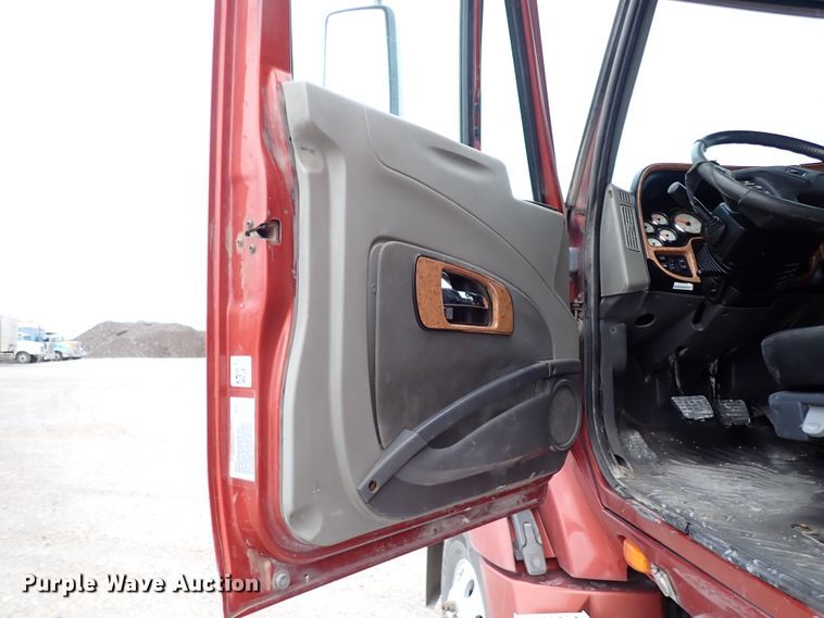 image for item IS9397 2012 International ProStar  semi truck