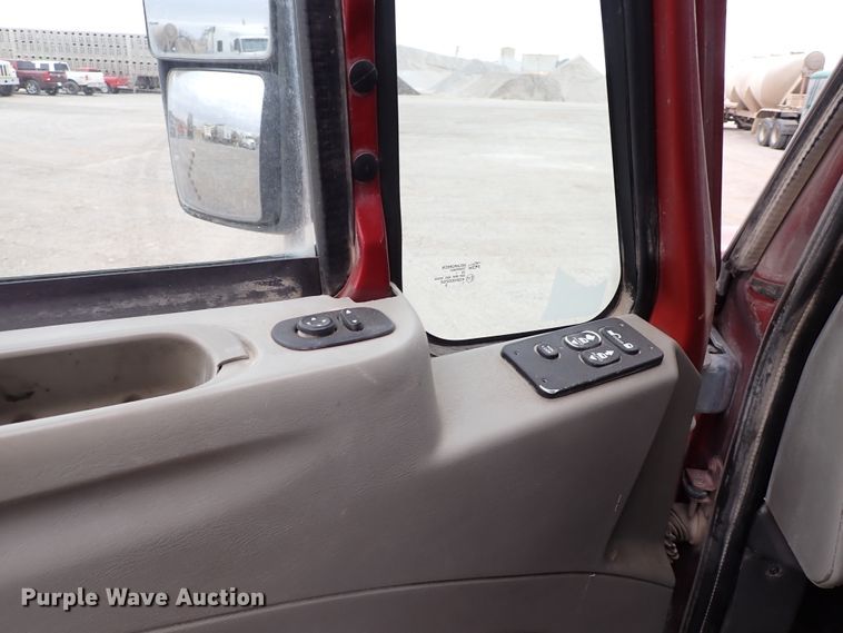 image for item IS9397 2012 International ProStar  semi truck