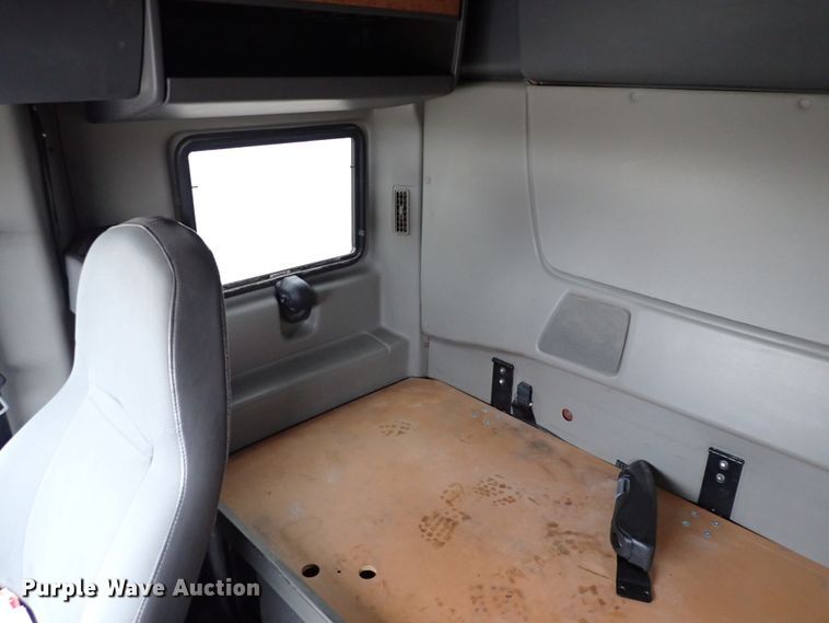 image for item IS9397 2012 International ProStar  semi truck