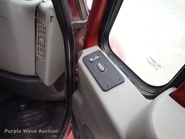 image for item IS9397 2012 International ProStar  semi truck