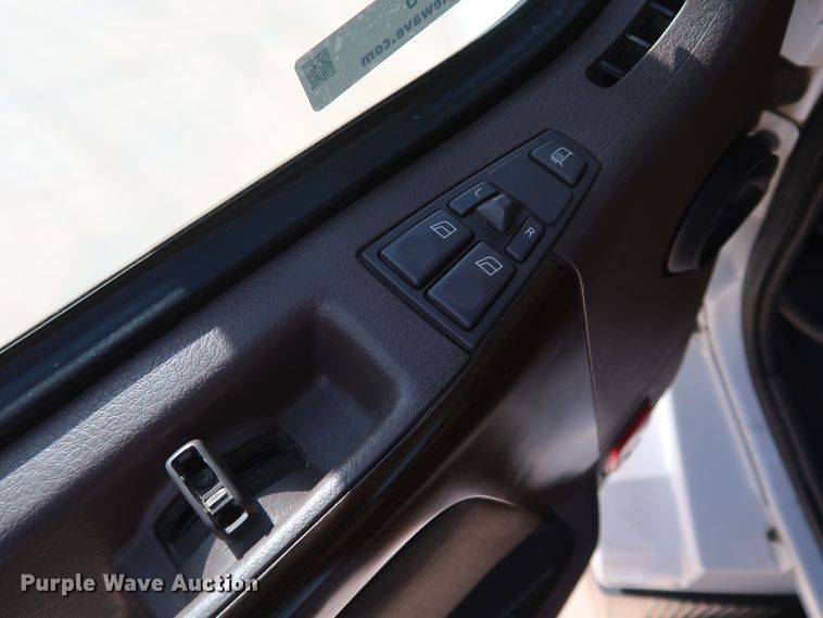 image for item IY9105 2015 Volvo VNL  semi truck