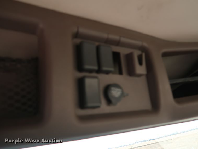 image for item IY9105 2015 Volvo VNL  semi truck