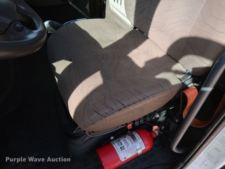 image for item IY9105 2015 Volvo VNL  semi truck