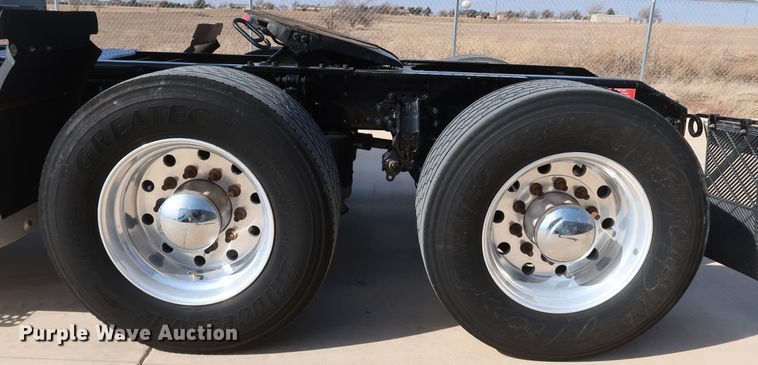 image for item IY9105 2015 Volvo VNL  semi truck