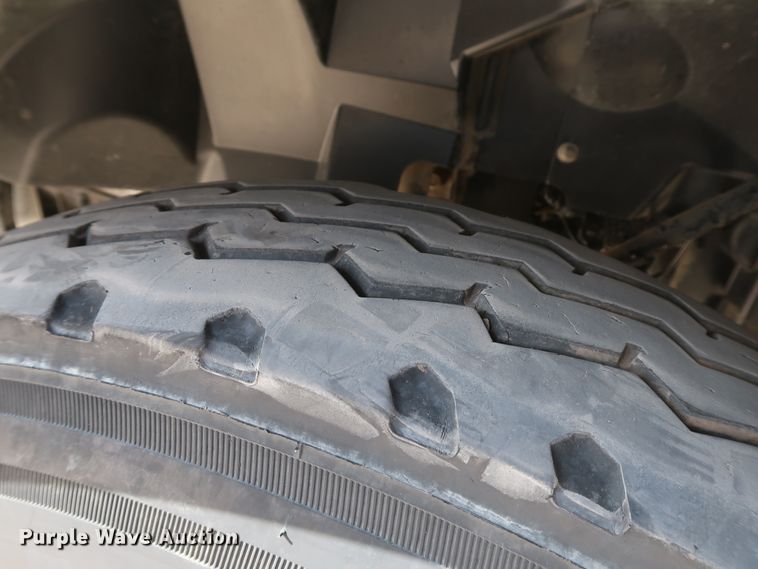 image for item IY9105 2015 Volvo VNL  semi truck