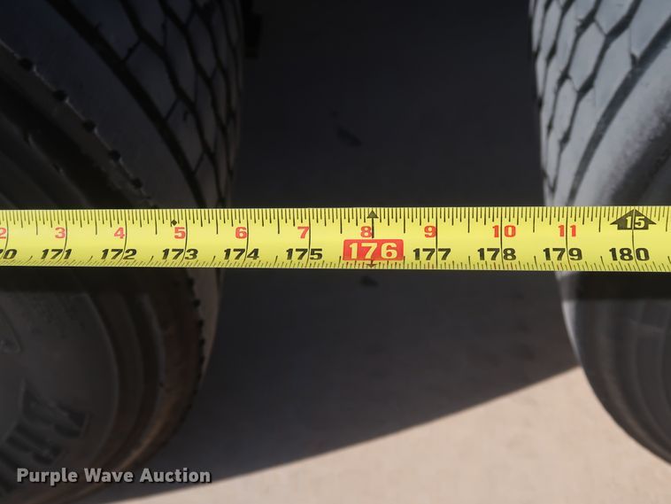 image for item IY9105 2015 Volvo VNL  semi truck