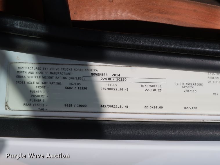 image for item IY9105 2015 Volvo VNL  semi truck