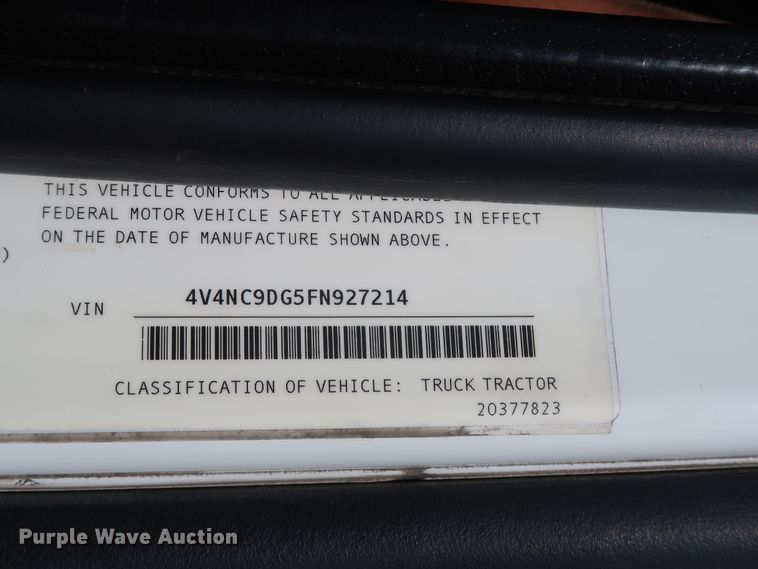 image for item IY9105 2015 Volvo VNL  semi truck