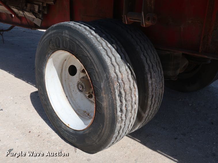 image for item IY9108 1993 Transcraft  flatbed trailer