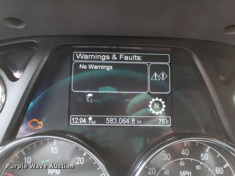 image for item IY9155 2016 Peterbilt 579  semi truck