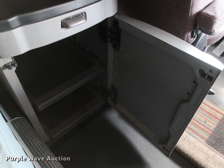 image for item IY9155 2016 Peterbilt 579  semi truck