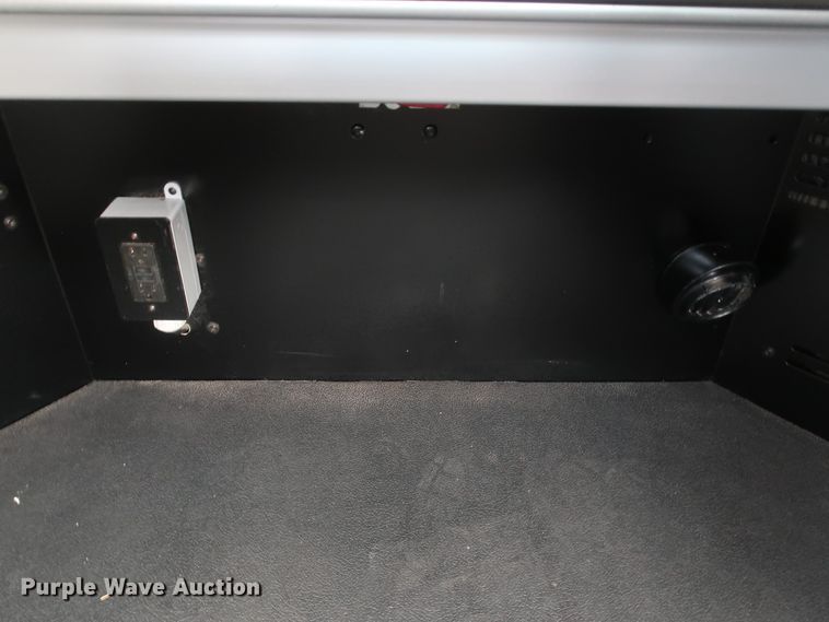 image for item IY9155 2016 Peterbilt 579  semi truck