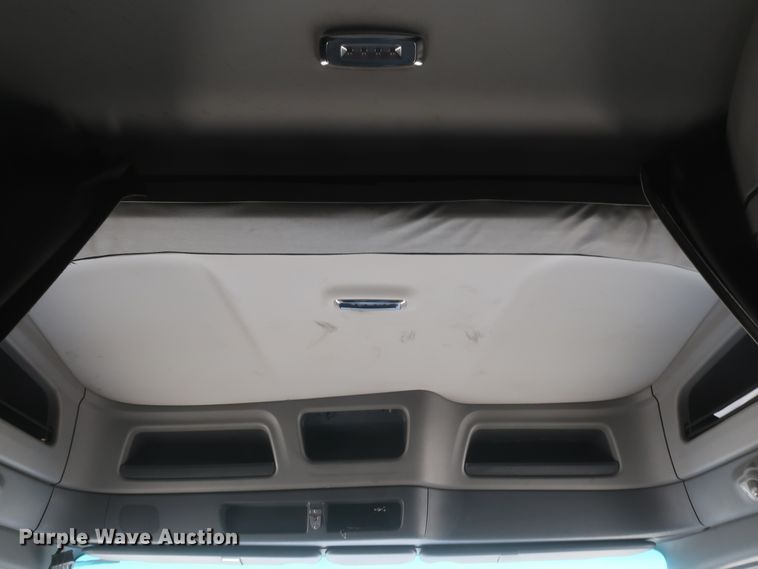 image for item IY9155 2016 Peterbilt 579  semi truck