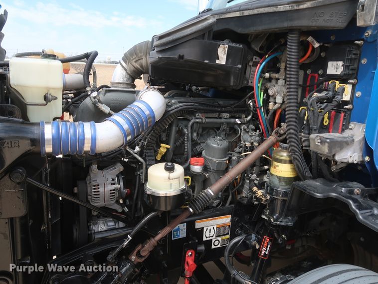 image for item IY9155 2016 Peterbilt 579  semi truck