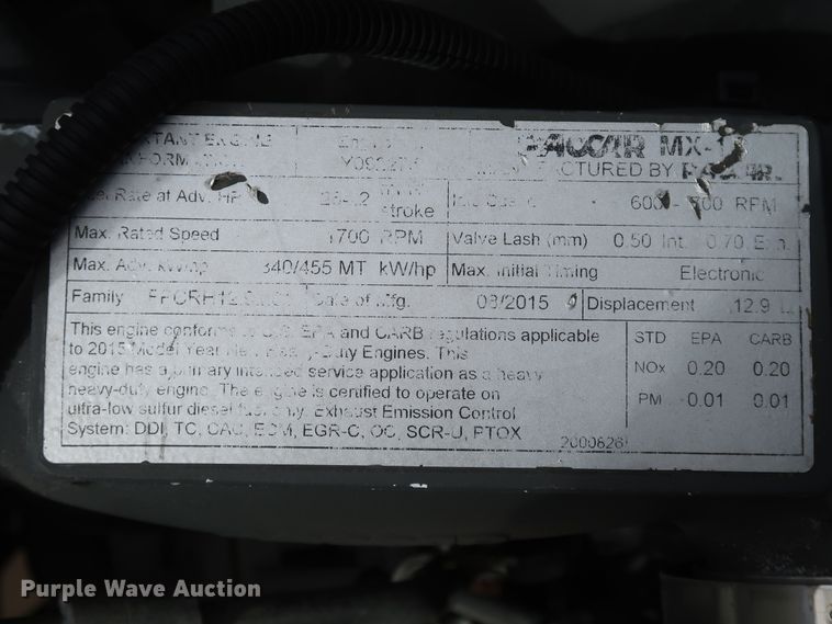 image for item IY9155 2016 Peterbilt 579  semi truck