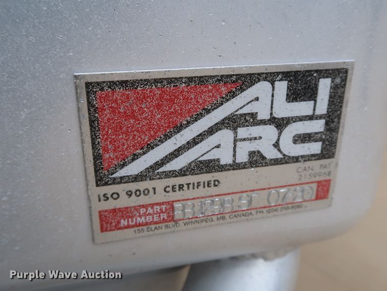 image for item IY9155 2016 Peterbilt 579  semi truck