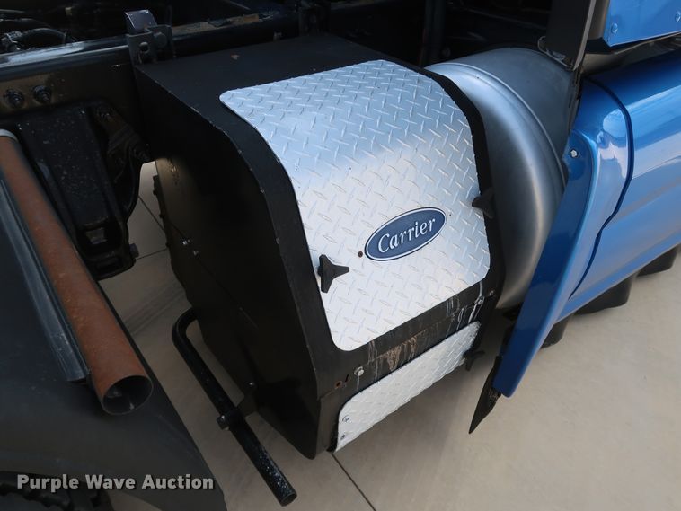 image for item IY9155 2016 Peterbilt 579  semi truck