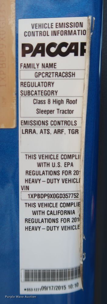 image for item IY9155 2016 Peterbilt 579  semi truck