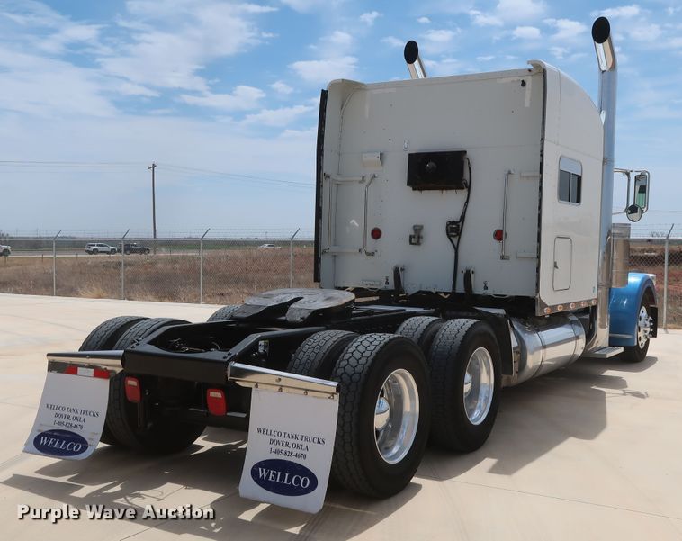 image for item IY9156 2008 Peterbilt 389  semi truck