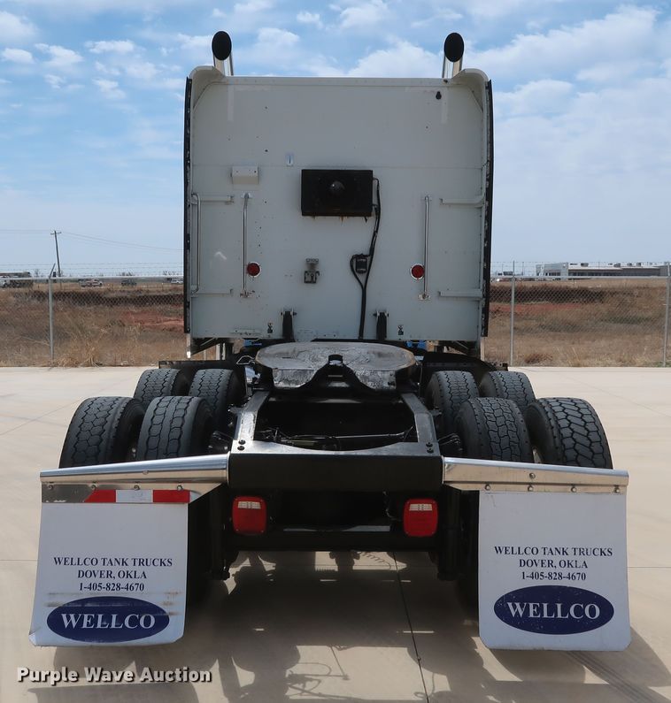 image for item IY9156 2008 Peterbilt 389  semi truck