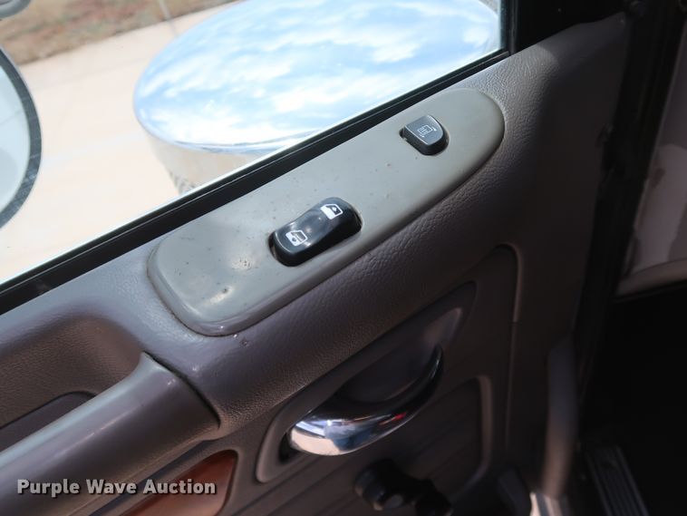 image for item IY9156 2008 Peterbilt 389  semi truck