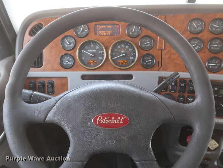 image for item IY9156 2008 Peterbilt 389  semi truck