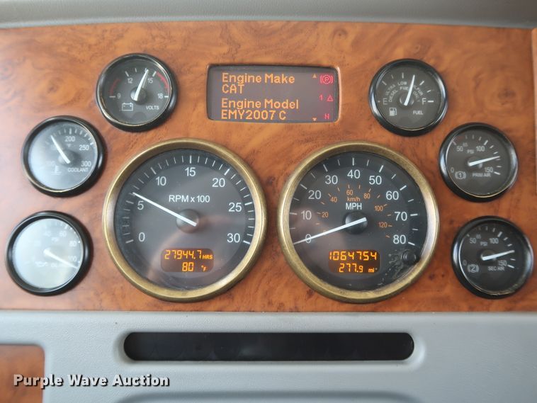 image for item IY9156 2008 Peterbilt 389  semi truck