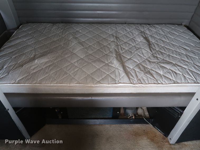 image for item IY9156 2008 Peterbilt 389  semi truck