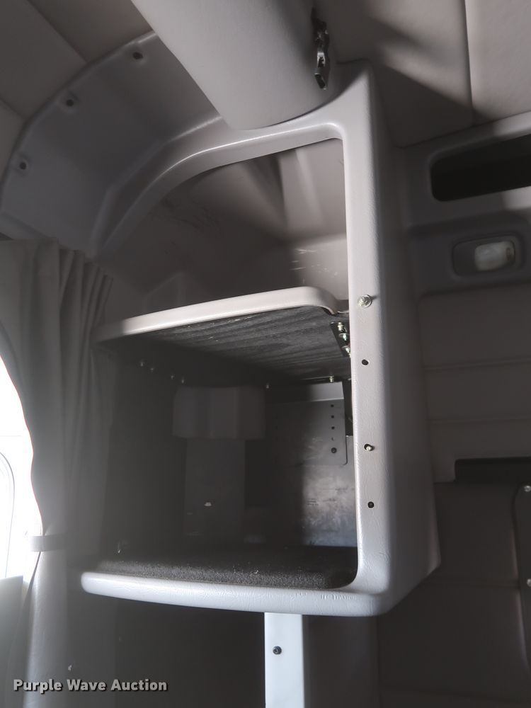 image for item IY9156 2008 Peterbilt 389  semi truck