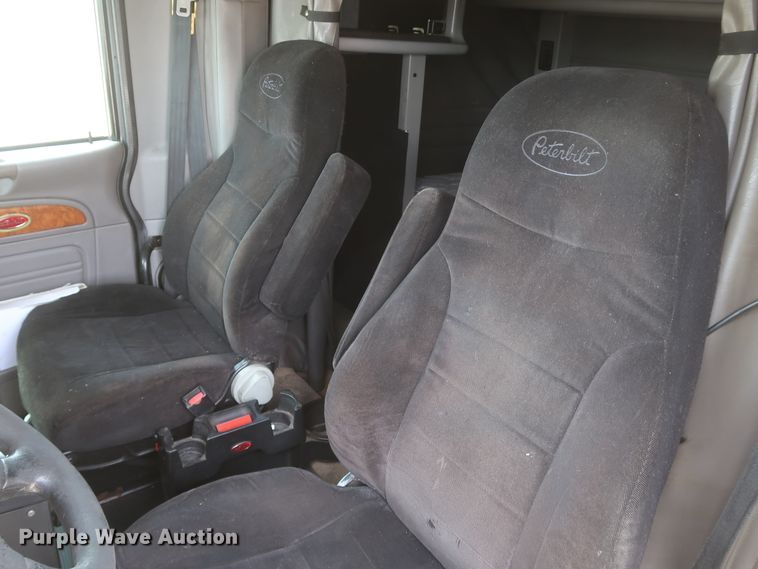 image for item IY9156 2008 Peterbilt 389  semi truck