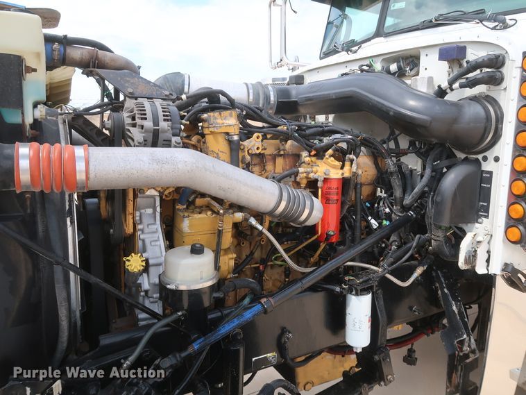 image for item IY9156 2008 Peterbilt 389  semi truck