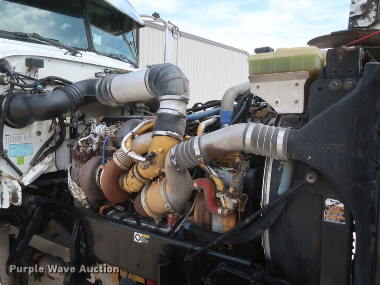 image for item IY9156 2008 Peterbilt 389  semi truck