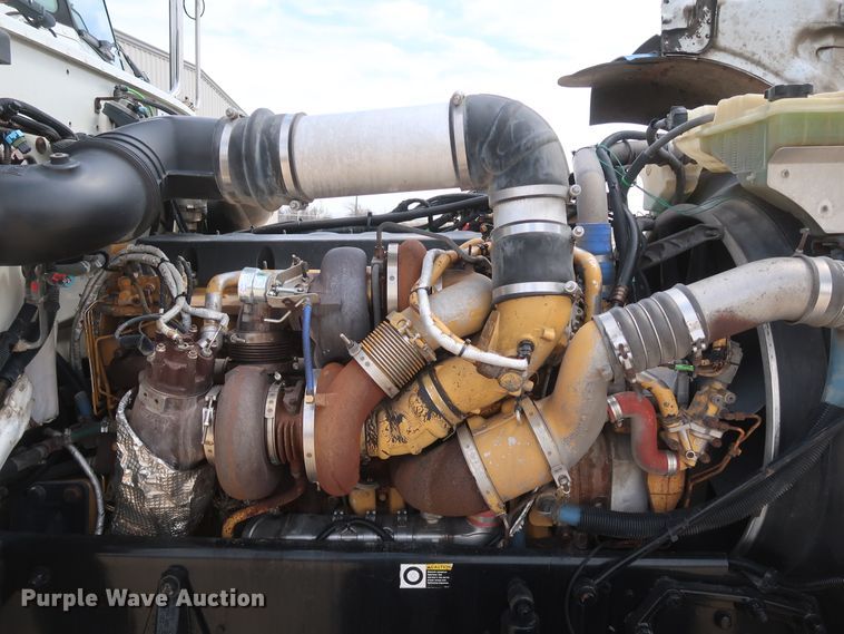 image for item IY9156 2008 Peterbilt 389  semi truck