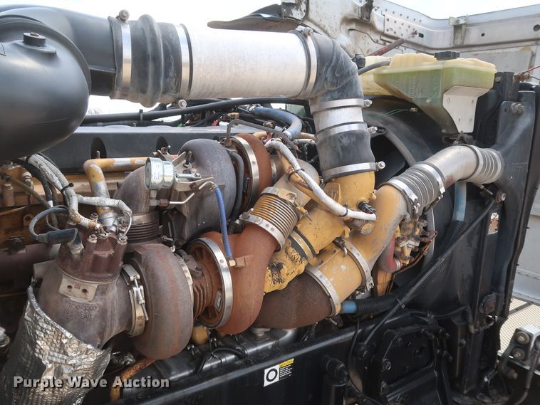 image for item IY9156 2008 Peterbilt 389  semi truck