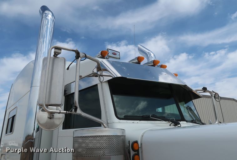 image for item IY9156 2008 Peterbilt 389  semi truck