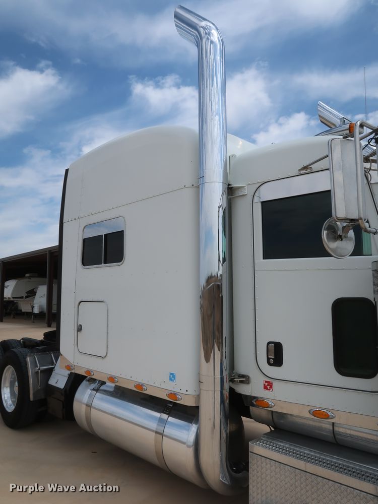 image for item IY9156 2008 Peterbilt 389  semi truck