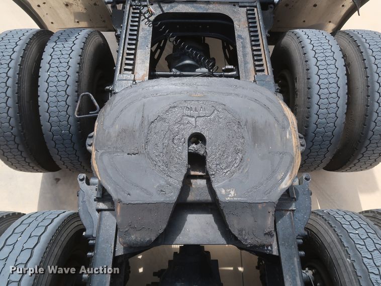 image for item IY9156 2008 Peterbilt 389  semi truck