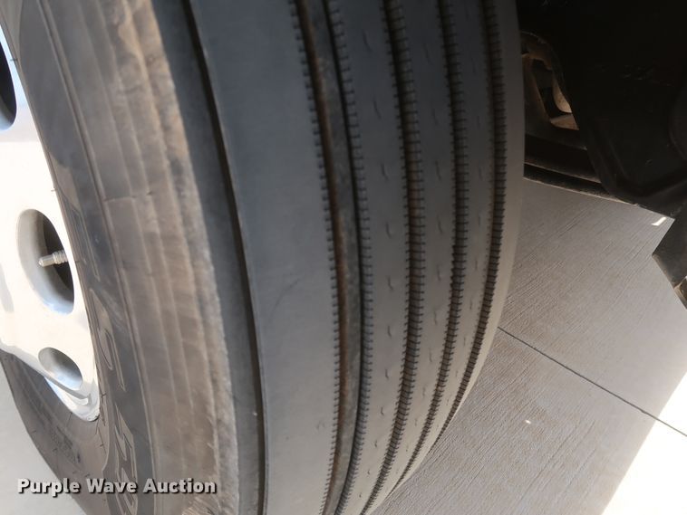 image for item IY9156 2008 Peterbilt 389  semi truck