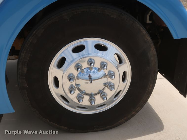 image for item IY9156 2008 Peterbilt 389  semi truck