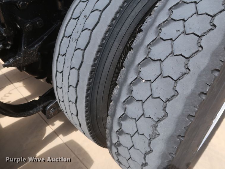 image for item IY9156 2008 Peterbilt 389  semi truck