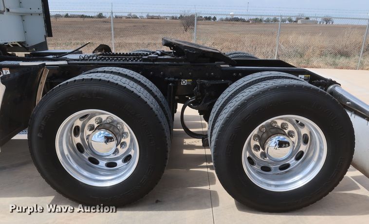 image for item IY9156 2008 Peterbilt 389  semi truck