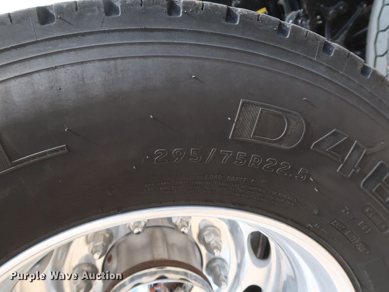 image for item IY9156 2008 Peterbilt 389  semi truck