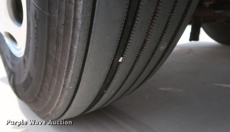 image for item IY9156 2008 Peterbilt 389  semi truck