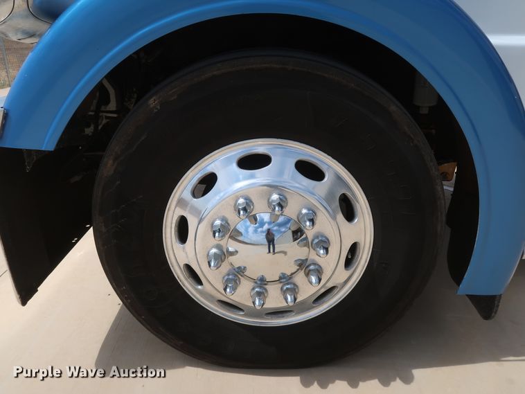 image for item IY9156 2008 Peterbilt 389  semi truck