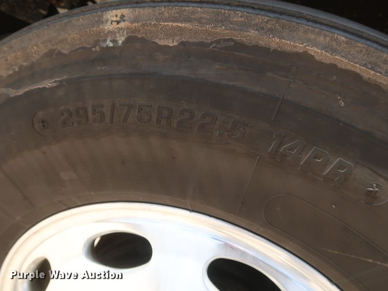 image for item IY9156 2008 Peterbilt 389  semi truck