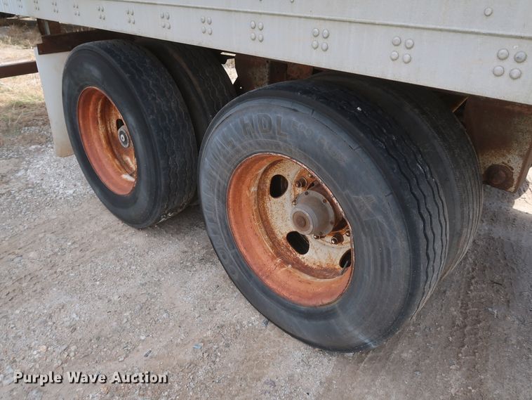 image for item IY9158 1998 Fruehauf  dry van trailer