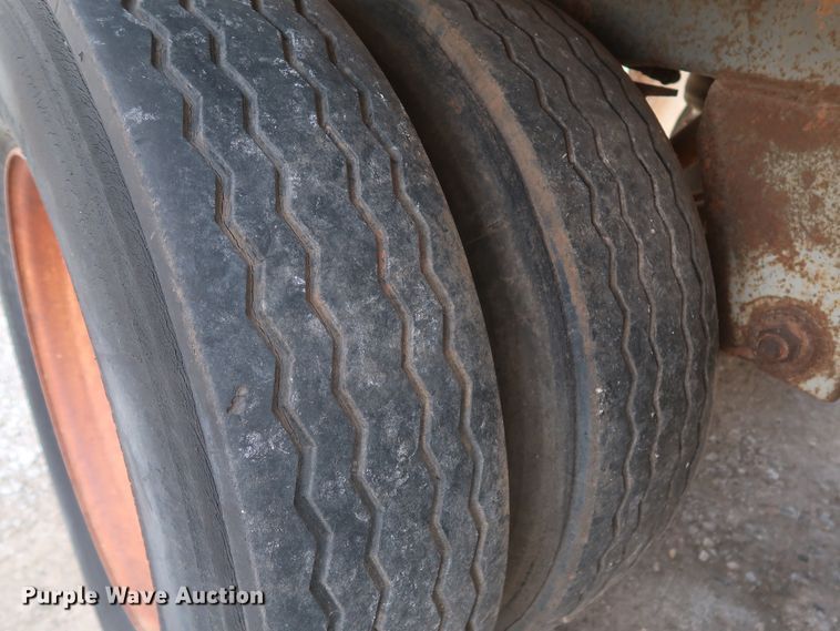 image for item IY9158 1998 Fruehauf  dry van trailer