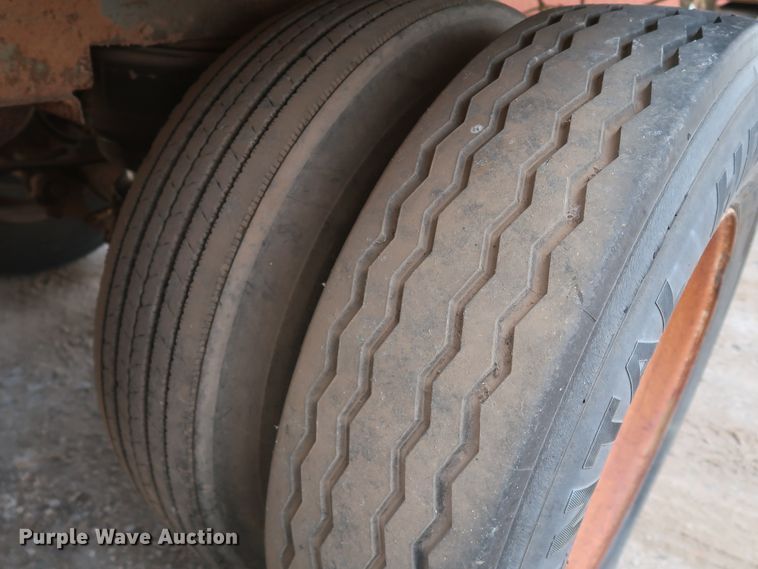 image for item IY9158 1998 Fruehauf  dry van trailer